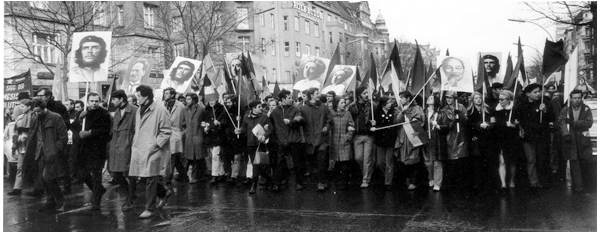 Demonstration_Rosa_Che_Mao_1968